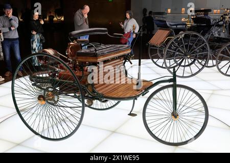 Réplique Benz Patent Motor car. Première voiture à essence au monde, tricycle de 1886, Musée Mercedes-Benz, Stuttgart, Bade-Wuerttemberg, Allemagne Banque D'Images