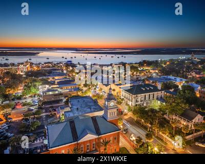 Fernandina Beach, Floride, États-Unis paysage urbain historique au crépuscule. Banque D'Images