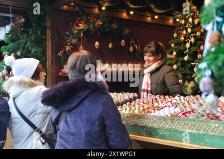 Place de la ville. Marché de Noël. Sterzing. Trentin Haut-Adige. Italie Banque D'Images