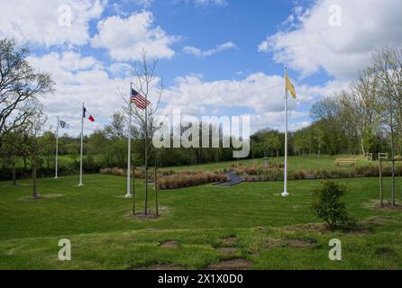 Picauville, France - 18 avril 2024 : ce jardin a été créé pour honorer 20 jeunes soldats américains qui ont perdu la vie dans l'écrasement de leur C-47 en juin Banque D'Images