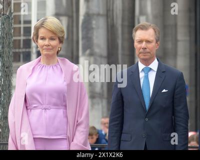 Liège, Belgique. 18 avril 2024. La reine Mathilde de Belgique et le Grand-Duc Henri de Luxembourg photographiés lors d'une visite au Palais des Princes Eveques, le troisième et dernier jour de la visite officielle du couple royal luxembourgeois en Belgique, jeudi 18 avril 2024, à Liège. BELGA PHOTO LAURENT CAVENATI crédit : Belga News Agency/Alamy Live News Banque D'Images