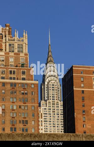 Lumière tôt le matin sur l'art déco Chrysler Building un gratte-ciel de 1930 par Willian Van Alen sur Lexington AV, Lower Midtown, New York City Banque D'Images