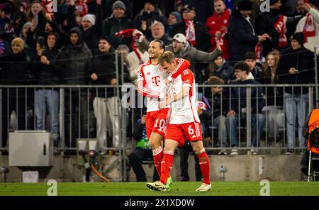 Munich Allemagne. 17 avril 2024. Torjubel : Leroy Sane (Muenchen) Joshua Kimmich (Muenchen) Bayern Munich - Arsenal Londres 17.04.2024 Bayern München - Banque D'Images