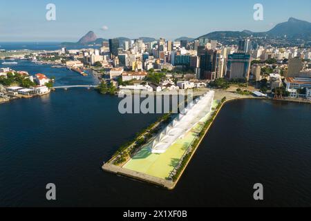 Rio de Janeiro, Brésil - 3 avril 2024 : vue aérienne du 'Musée de demain' conçu par le célèbre architecte espagnol Santiago Calatrava. Banque D'Images