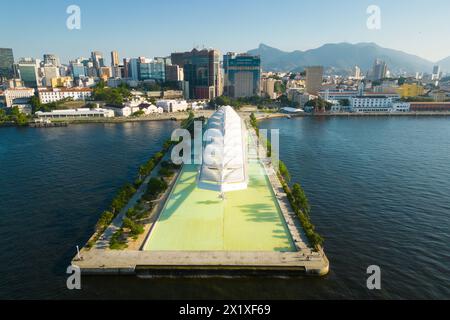 Rio de Janeiro, Brésil - 3 avril 2024 : vue aérienne du 'Musée de demain' conçu par le célèbre architecte espagnol Santiago Calatrava. Banque D'Images