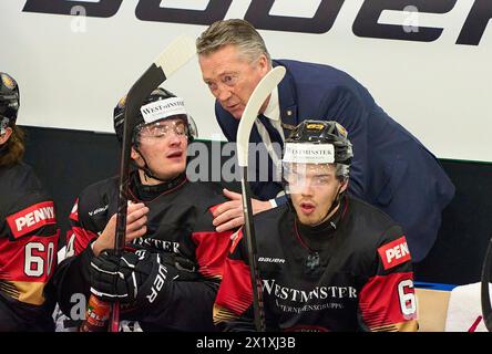 Harold Kreis DEB entraîneur national de l'Allemagne, entraîneur principal, manager de l'équipe, Bundestrainer, dans le match ALLEMAGNE - SLOVAQUIE match amical DEB HOCKEY SUR GLACE, Championnat du monde 2024 préparation à Kaufbeuren Allemagne, 18 avril 2024, saison 2023/2024, Slowakei, photographe : ddp images / STAR-images Banque D'Images