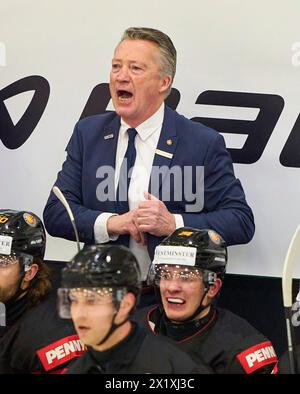 Harold Kreis DEB entraîneur national de l'Allemagne, entraîneur principal, manager de l'équipe, Bundestrainer, dans le match ALLEMAGNE - SLOVAQUIE match amical DEB HOCKEY SUR GLACE, Championnat du monde 2024 préparation à Kaufbeuren Allemagne, 18 avril 2024, saison 2023/2024, Slowakei, photographe : ddp images / STAR-images Banque D'Images