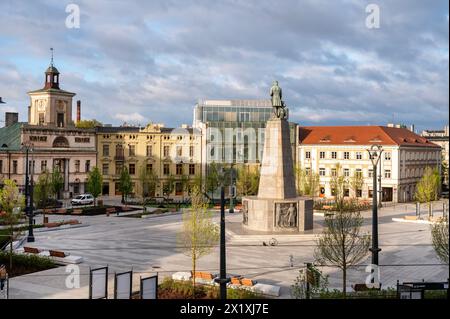 La ville de Lodz, Pologne - vue sur la place de la liberté. Banque D'Images