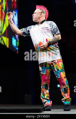 ROTTERDAM, PAYS-BAS - 18 AVRIL : Peter Wright de l'Écosse lors de la BetMGM premier League Darts - Rotterdam 2024 à Ahoy le 18 avril 2024 à Rotterdam, pays-Bas. (Photo de Joris Verwijst/BSR Agency) Banque D'Images