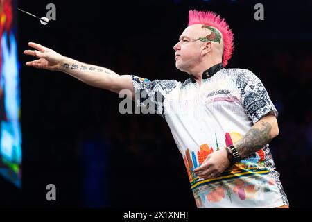 ROTTERDAM, PAYS-BAS - 18 AVRIL : Peter Wright de l'Écosse lors de la BetMGM premier League Darts - Rotterdam 2024 à Ahoy le 18 avril 2024 à Rotterdam, pays-Bas. (Photo de Joris Verwijst/BSR Agency) Banque D'Images