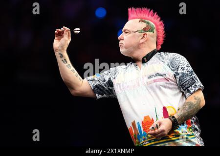 ROTTERDAM, PAYS-BAS - 18 AVRIL : Peter Wright de l'Écosse lors de la BetMGM premier League Darts - Rotterdam 2024 à Ahoy le 18 avril 2024 à Rotterdam, pays-Bas. (Photo de Joris Verwijst/BSR Agency) Banque D'Images