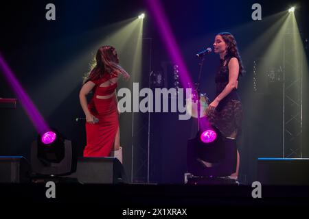 Fillas de Cassandra, duo musical galicien formé en 2022 par María SOA et Sara Faro, se produit en direct aux MIN Independent Music Awards 2024, Saragosse, Banque D'Images