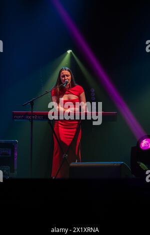 Fillas de Cassandra, duo musical galicien formé en 2022 par María SOA et Sara Faro, se produit en direct aux MIN Independent Music Awards 2024, Saragosse, Banque D'Images