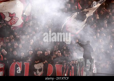 Rome, Italie. 18 avril 2024. Supporters de Milan lors du match de football de l'Europa League entre L'AS Roma et l'AC Milan au stade Olimpico à Rome (Italie), le 18 avril 2024. Crédit : Insidefoto di andrea staccioli/Alamy Live News Banque D'Images