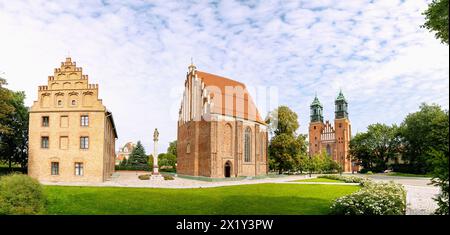 Psaltère, colonne mariale, préparé L'église Marie (Kościół Najświętszej Marii Panny) et la cathédrale de Poznań (cathédrale Pierre et Paul, Katedra) sur le Cath Banque D'Images