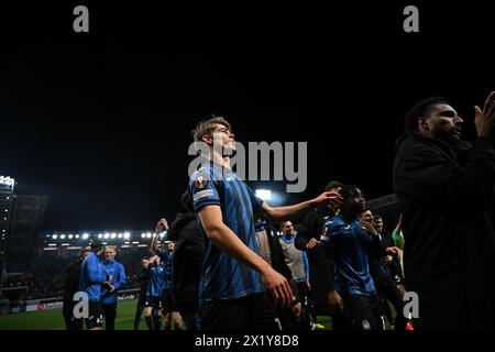 Charles de Ketelaere Atalanta BC célébrant après la victoire lors du match de deuxième manche en quart de finale de l'UEFA Europa League entre Atalanta BC et Liverpool FC le 18 avril 2024 au stade Gewiss de Bergame, en Italie. Crédit : Tiziano Ballabio Banque D'Images