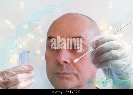 visage d'un homme chauve âgé gros plan, assistant de laboratoire, assistant d'un médecin prend un écouvillon de la muqueuse nasale avec un coton-tige pour le test du coronavirus, Banque D'Images