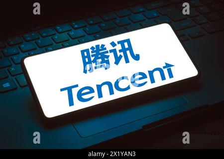 Brésil. 24 novembre 2023. Dans cette illustration photo, le logo Tencent est affiché sur l'écran d'un smartphone. (Crédit image : © Rafael Henrique/SOPA images via ZUMA Press Wire) USAGE ÉDITORIAL SEULEMENT! Non destiné à UN USAGE commercial ! Banque D'Images