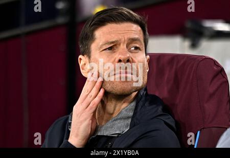 Londres, Royaume-Uni. 18 avril 2024. Xabi Alonso (entraîneur-chef du Bayer Leverkusen) lors du match de quart de finale de l'UEFA Europa League de West Ham vs Beyer Leverkusen, 2e manche, au London Stadium, Stratford. Cette image est RÉSERVÉE à UN USAGE ÉDITORIAL. Licence exigée du Football DataCo pour toute autre utilisation. Crédit : MARTIN DALTON/Alamy Live News Banque D'Images