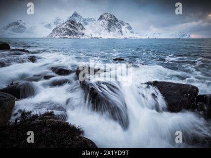Crépuscule dramatique aux Lofoten, Norvège Banque D'Images