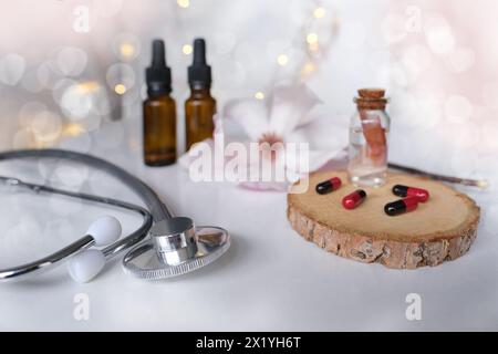 capsules, stéthoscope médical, création d'un nouveau médicament à partir de plantes, cadeaux de la nature, compléments alimentaires, fleurs de magnolia, science du concept, génétique e Banque D'Images