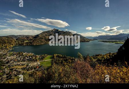 Vue depuis le point de vue de Weißwand sur le lac Wolfgangsee, équipée Gilgen et le Schafberg, Salzburger Land et Salzkammergut, Autriche Banque D'Images