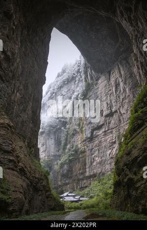 Patrimoine mondial de l'UNESCO du parc géologique national du Karst de Wulong à Chongqing, Chine, Chongqing Wulong ancien pont naturel zone panoramique. Banque D'Images