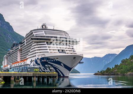 Navire de croisière MSC Euribia à Sunnylvsfjord dans la province de Møre og Romsdal, Hellesylt, Norvège Banque D'Images