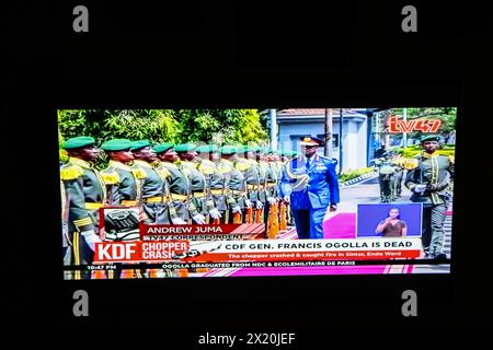 Kenya. 18 avril 2024. Capture d'écran prise sur TV47 au Kenya alors qu'elle annonçait la mort du chef des forces de défense, le général Francis Ogolla, qui a perdu la vie avec 9 autres personnes dans un accident d'hélicoptère militaire peu après le décollage à Elgeiyo Marakwet situé à environ 400 km au nord-ouest de Nairobi. Son corps a été transféré à Nairobi Embakasi Garrison. Le président William Ruto a déclaré trois jours de deuil national suite à l'accident, les drapeaux flotteront en Berne. Crédit : SOPA images Limited/Alamy Live News Banque D'Images