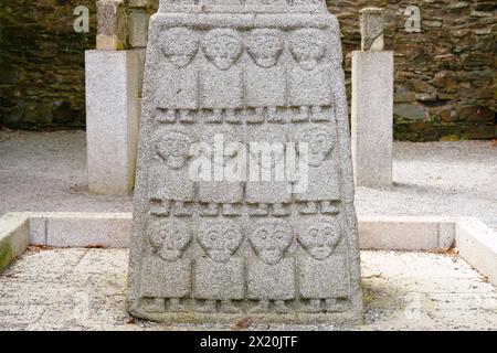 Irlande, comté de Clare, Moon High Cross, VIIIe siècle, détail de base 12 Apôtres Banque D'Images