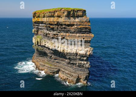Irlande, Comté de Mayo, côte nord-ouest, Downpatrick Head, Dún Briste Sea Stack (Rock Needle) Banque D'Images