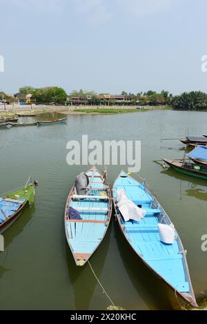 Bateaux sur la rivière Thu bon dans la vieille ville de Hoi an, Vietnam. Banque D'Images