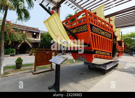 Le modèle de navire Sceau rouge dans la vieille ville de Hoi an, Vietnam. Banque D'Images