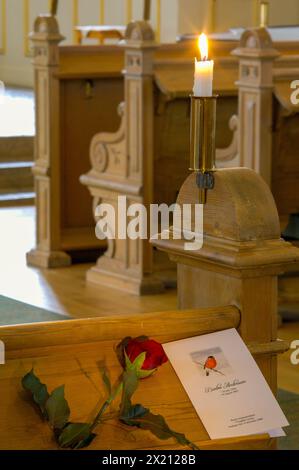 Funérailles dans une église luthérienne, Suède Banque D'Images