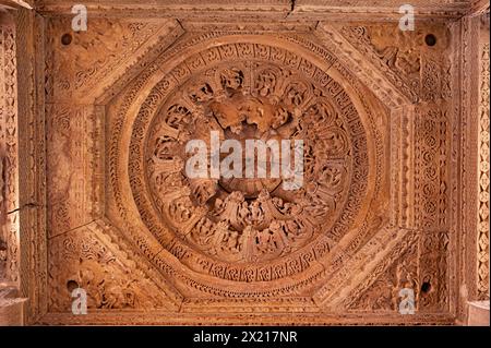 Sculptures à l'intérieur du temple SAS Bahu, Fort Complex, Gwalior, Madhya Pradesh, Inde Banque D'Images