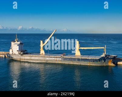 Bridgetown, Barbade - janvier 28 2024 : le cargo général ASG Kherson amarré au port de Bridgetown, Barbade. Pris sur un matin calme et ensoleillé avec Banque D'Images