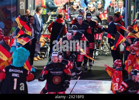 Luis Schinko Nr. 63 d'Allemagne dans le match ALLEMAGNE - SLOVAQUIE 7-3 match amical DEB HOCKEY SUR GLACE, Championnat du monde 2024 préparation à Kaufbeuren Allemagne, 18 avril 2024, saison 2023/2024, Slowakei, photographe : ddp images / STAR-images Banque D'Images