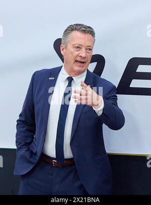 Harold Kreis DEB entraîneur national de l'Allemagne, entraîneur principal, manager de l'équipe, Bundestrainer, dans le match ALLEMAGNE - SLOVAQUIE 7-3 match amical DEB HOCKEY SUR GLACE, Championnat du monde 2024 préparation à Kaufbeuren Allemagne, 18 avril 2024, saison 2023/2024, Slowakei, photographe : ddp images / STAR-images Banque D'Images