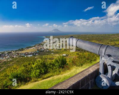 St Kitts - janvier 25 2024 : un canon sur un bataillon au parc national de la forteresse de Brimstone Hill à St Kitts dans les Caraïbes. Prise par une journée ensoleillée avec Banque D'Images