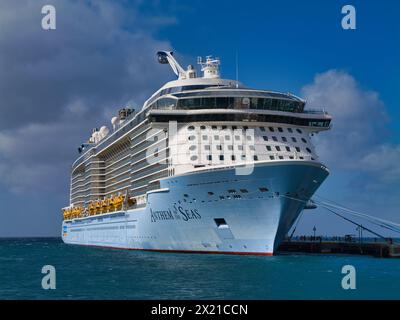 St Kitts : Jan 25 2024 : le navire de croisière Royal Caribbean Anthem of the Seas amarré à Basseterre, St Kitts dans les Caraïbes. L'observation de l'étoile du Nord Banque D'Images