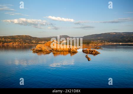 Vue aérienne de la plage sauvage de la Marinedda en Sardaigne, Italie Banque D'Images