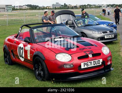 Vue de trois quarts de face de Steve Jackman's, Red, 1997, Lightweight, Hill Climb / Sprint MGF / TF, exposé au British Motorshow 2023 Banque D'Images