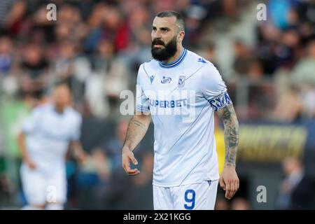 Cracovie, Pologne. 13 avril 2024. Mikael Ishak de Lech Poznan vu lors du match de football polonais PKO Ekstraklasa League 2023/2024 entre Puszcza Niepolomice et Lech Poznan au stade de Cracovia. Score final ; Puszcza Niepolomice 2:1 Lech Poznan. Crédit : SOPA images Limited/Alamy Live News Banque D'Images