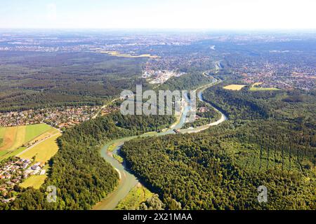 Isar au sud de Munich près de Baldham, vue vers Munich, photo aérienne, 19/07/2022, Allemagne, Bavière, Oberbayern, haute-Bavière Banque D'Images