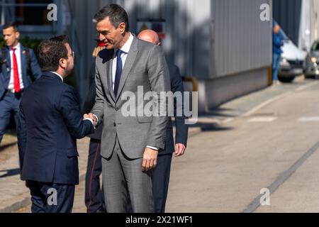 L'accord de collaboration entre la société catalane EBRO et la société chinoise Chery pour la réouverture de l'ancienne usine Nissan dans la zone Franca de Barcelone a été signé. Les autorités chinoises et le président espagnol, le catalan et le ministre espagnol de l'industrie ont assisté à l'événement. Se ha firmado el acuerdo de colaboración entre la empresa catalana EBRO y la empresa china Chery para reabrir la antigua Fábrica de Nissan en la Zona Franca de Barcelona. El evento ha contado tanto con autoridades chinas como con la presencia del presidente espa&# Banque D'Images