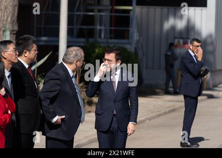 L'accord de collaboration entre la société catalane EBRO et la société chinoise Chery pour la réouverture de l'ancienne usine Nissan dans la zone Franca de Barcelone a été signé. Les autorités chinoises et le président espagnol, le catalan et le ministre espagnol de l'industrie ont assisté à l'événement. Se ha firmado el acuerdo de colaboración entre la empresa catalana EBRO y la empresa china Chery para reabrir la antigua Fábrica de Nissan en la Zona Franca de Barcelona. El evento ha contado tanto con autoridades chinas como con la presencia del presidente espa&# Banque D'Images