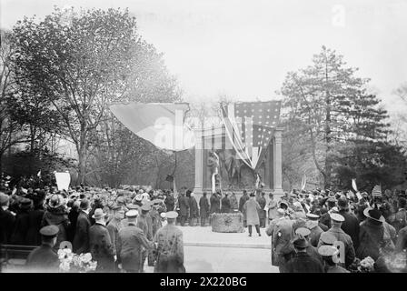 Joffre in Br'klyn [i.e. Brooklyn], sans date. Montre le dévoilement du Lafayette Monument à Prospect Park, Brooklyn, New York, qui a eu lieu le 10 mai 1917. Le général français Joseph Joffre (1852-1931) assiste à la cérémonie. Banque D'Images