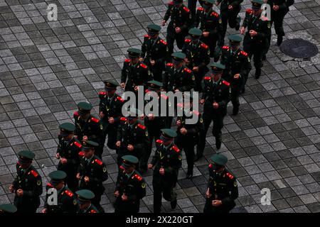 Shanghai, Chine. 19 avril 2024. Atmosphère du circuit - gardes de sécurité. Championnat du monde de formule 1, Rd 5, Grand Prix de Chine, vendredi 19 avril 2024. Shanghai, Chine. Crédit : James Moy/Alamy Live News Banque D'Images