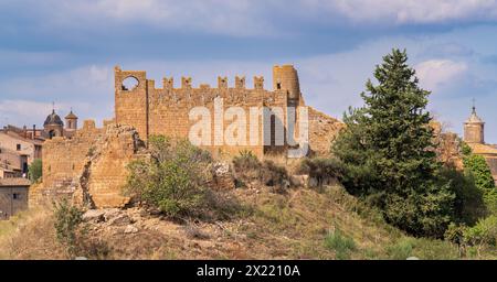 Ruines de château à Tuscania, province de Viterbo, Latium, Italie Banque D'Images