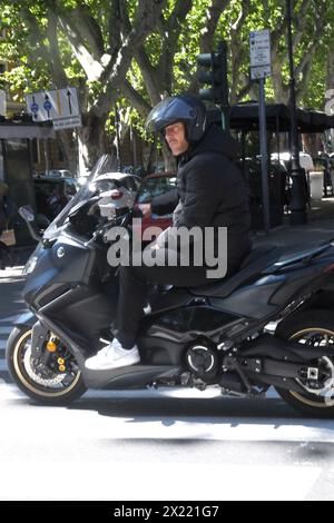 Rome, . 19 avril 2024. Rome, Francesco Totti quitte le tribunal après l'audience de séparation et s'enfuit sur un scooter crédit : Independent photo Agency/Alamy Live News Banque D'Images